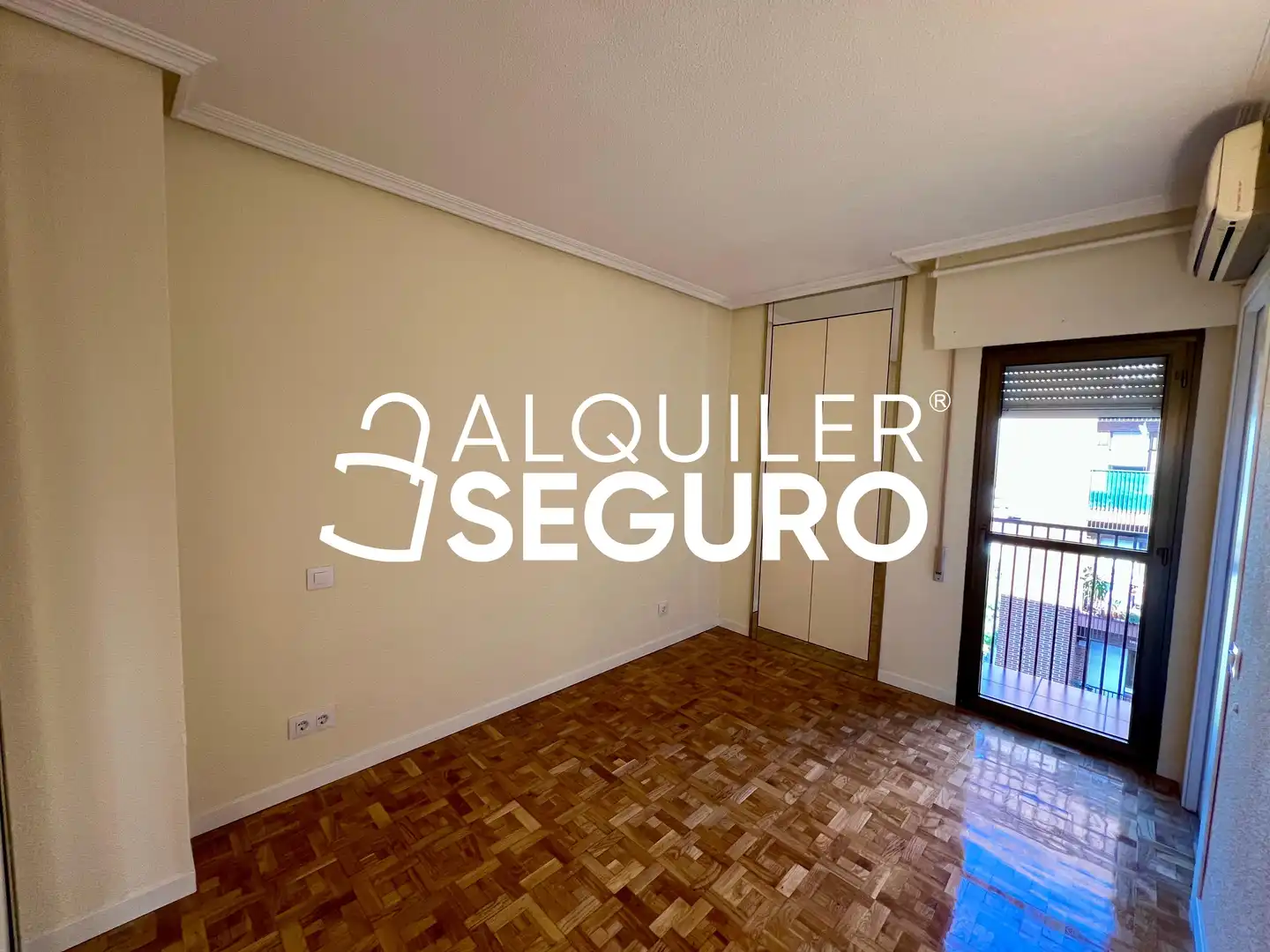 Bedroom of Flat for rent in Madrid  with Air Conditioner, Heating and Terrace