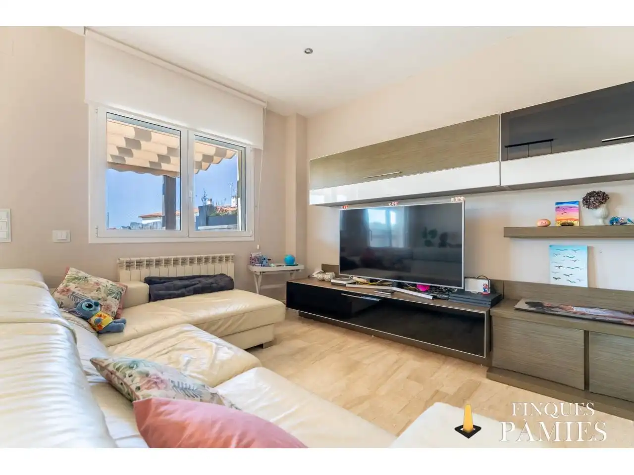 Sala de estar de Casa adosada en venta en Riudoms con Aire acondicionado, Calefacción y Jardín privado