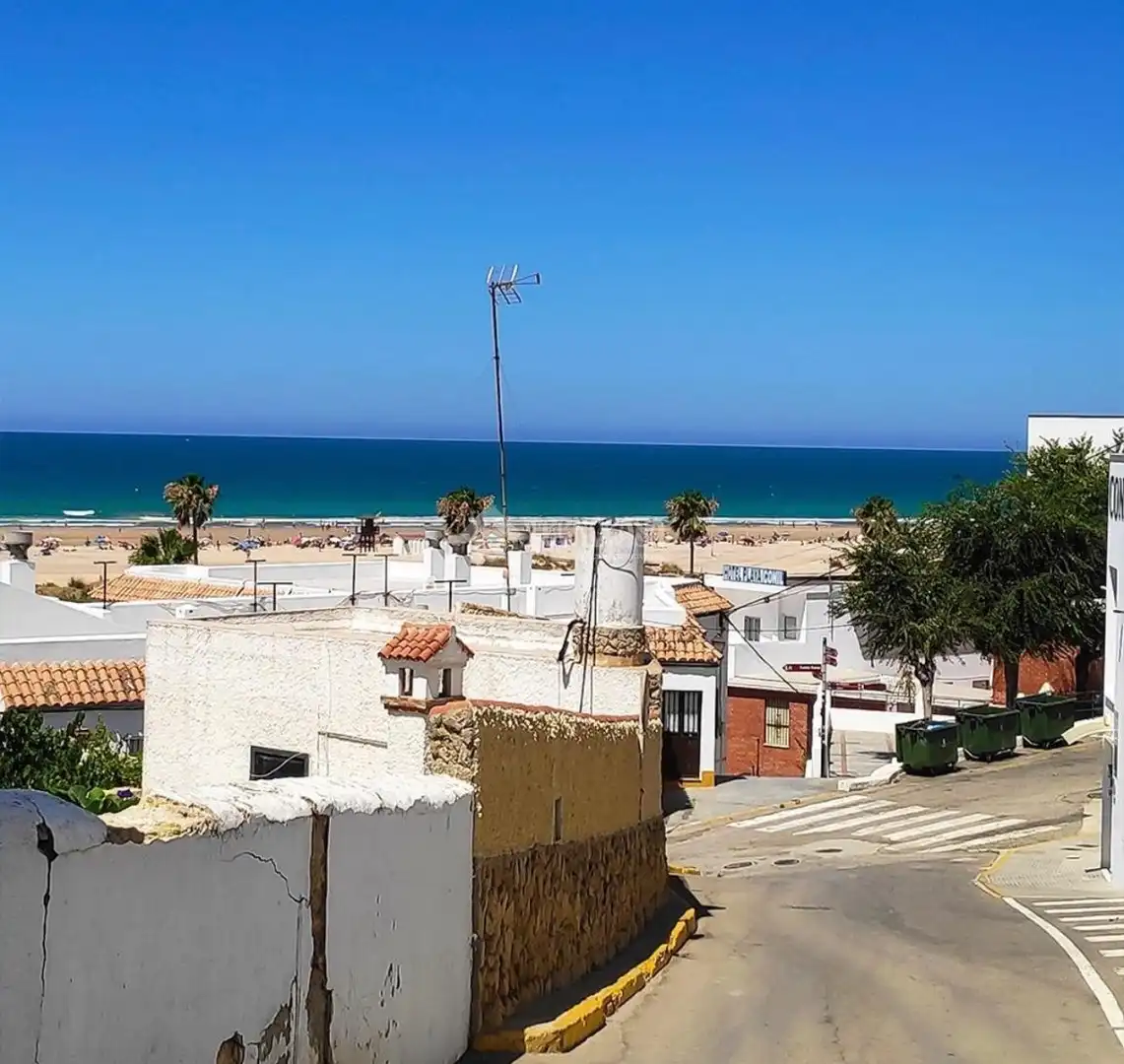 Vista exterior de Àtic en venda en Conil de la Frontera amb Terrassa i Balcó