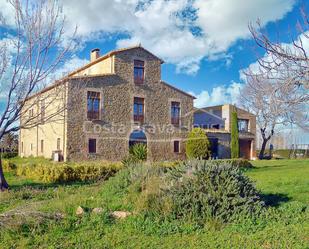 Vista exterior de Finca rústica en venda en Verges amb Aire condicionat, Calefacció i Jardí privat