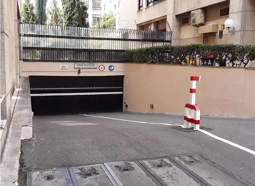 Individuel avec ascenseur à louer à Calle de Raimundo Fernández Villaverde 30, imagen 3