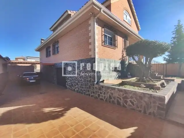 Vista exterior de Casa o chalet en venta en Valdeavero con Aire acondicionado, Calefacción y Parquet
