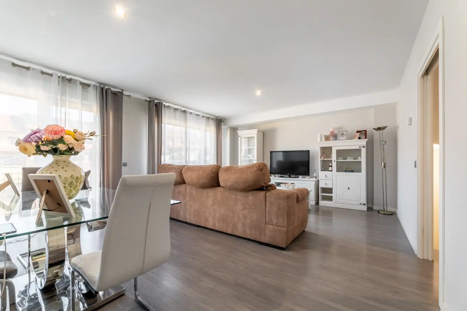Sala de estar de Casa adosada en venta en Navalcarnero con Calefacción, Jardín privado y Piscina
