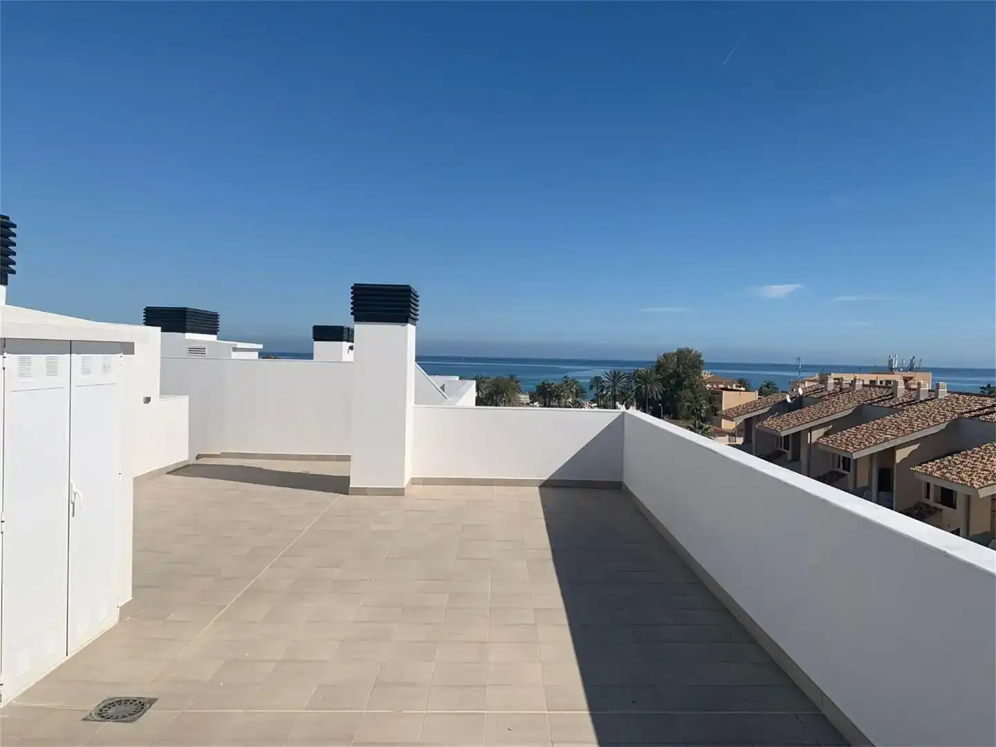 Terrassa de Pis de lloguer en Dénia amb Aire condicionat, Jardí privat i Traster