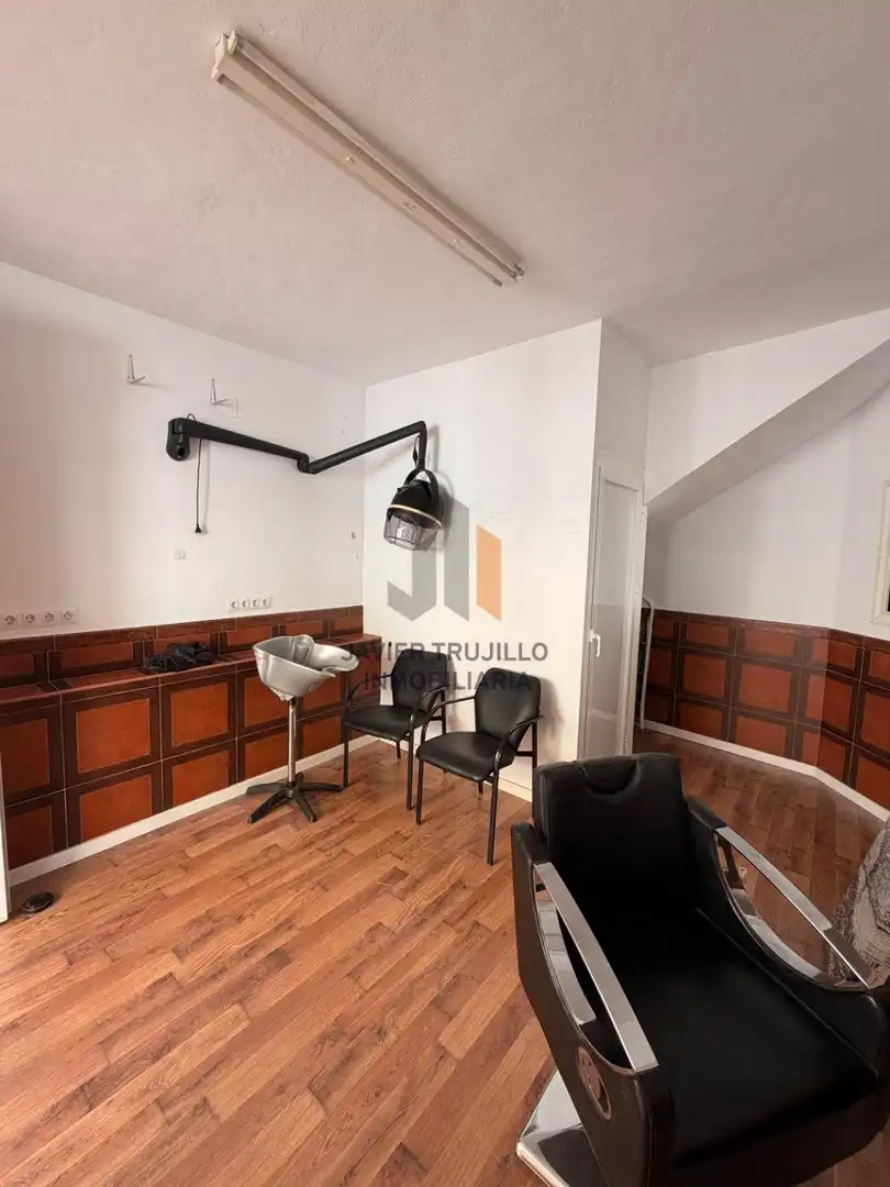 Business premises to rent in N/A