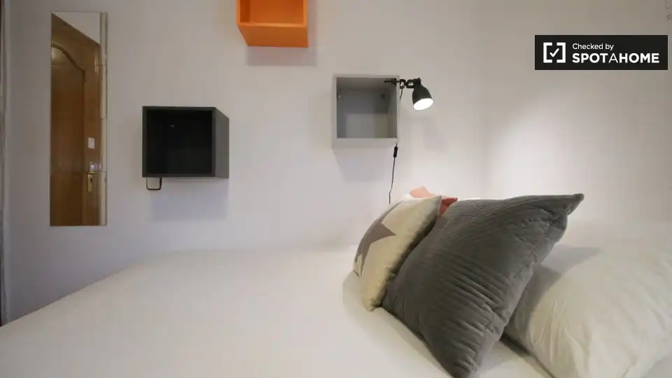 Room in Sant Pere, Sta. Caterina i la Ribera