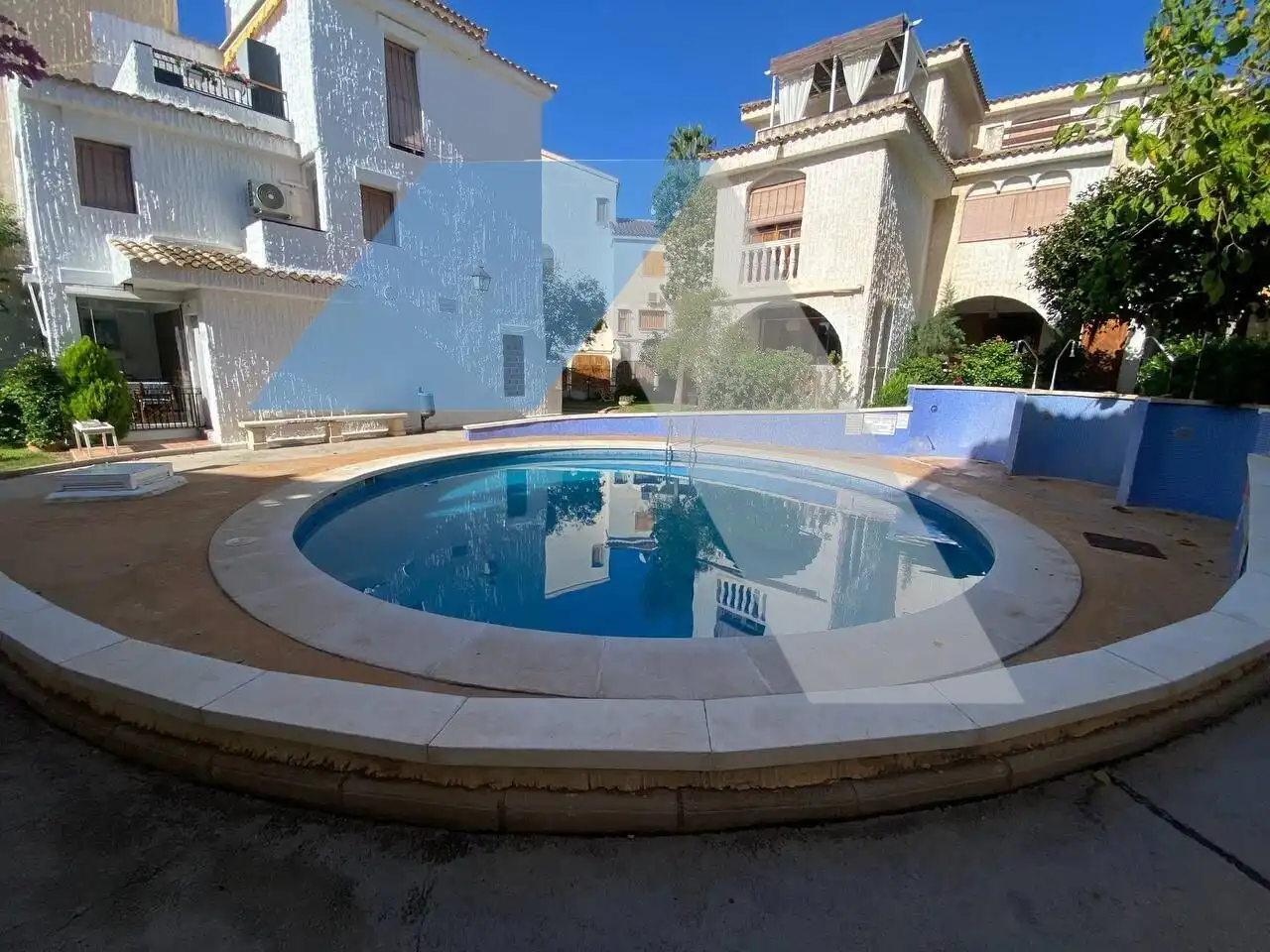 Schwimmbecken von Haus oder Chalet zum Verkauf in Santa Pola mit Klimaanlage, Heizung und Privatgarten