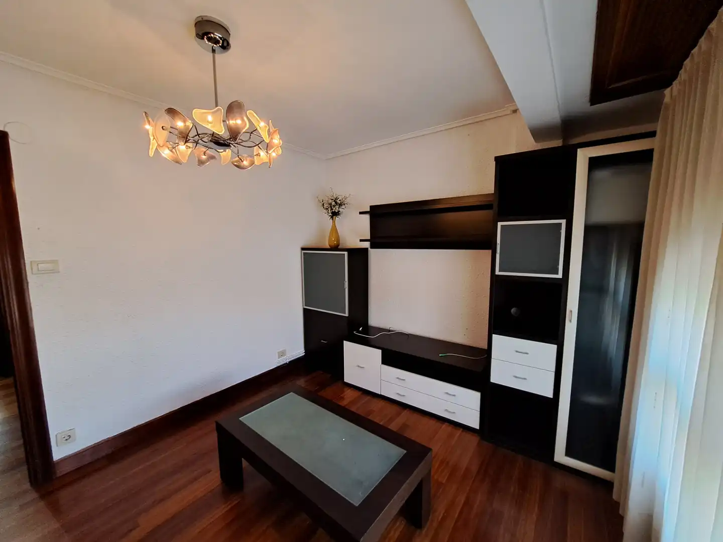 Sala de estar de Piso en venta en Portugalete con Calefacción, Parquet y Amueblado