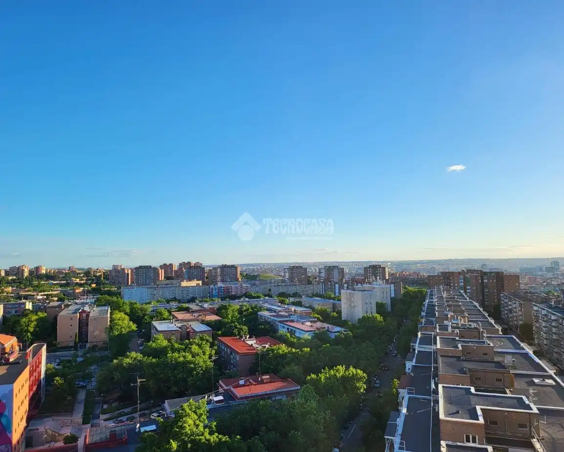 Vista exterior de Pis en venda en Madrid amb Calefacció, Terrassa i Moblat