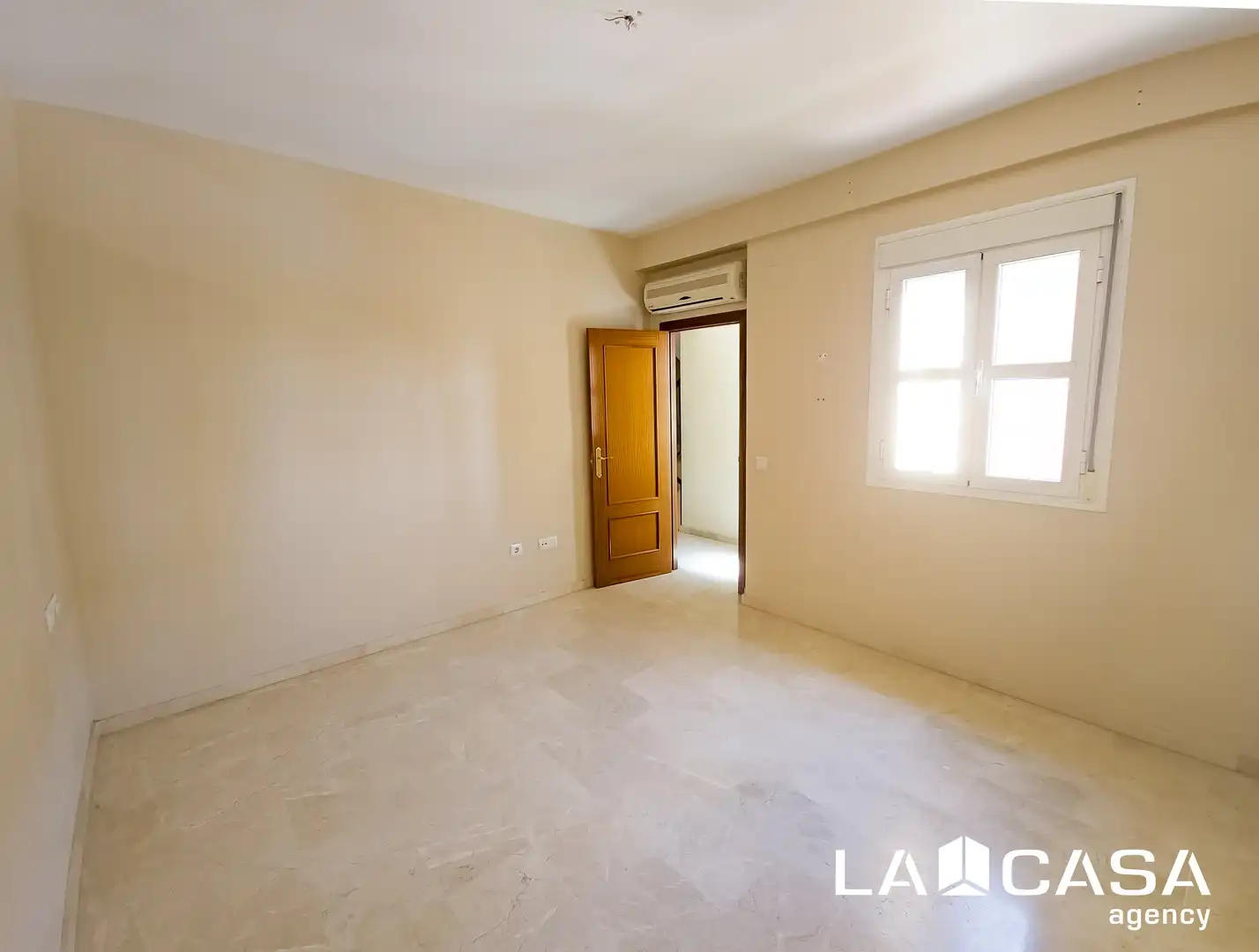 Dormitori de Casa adosada en venda en Dos Hermanas amb Terrassa, Traster i Balcó