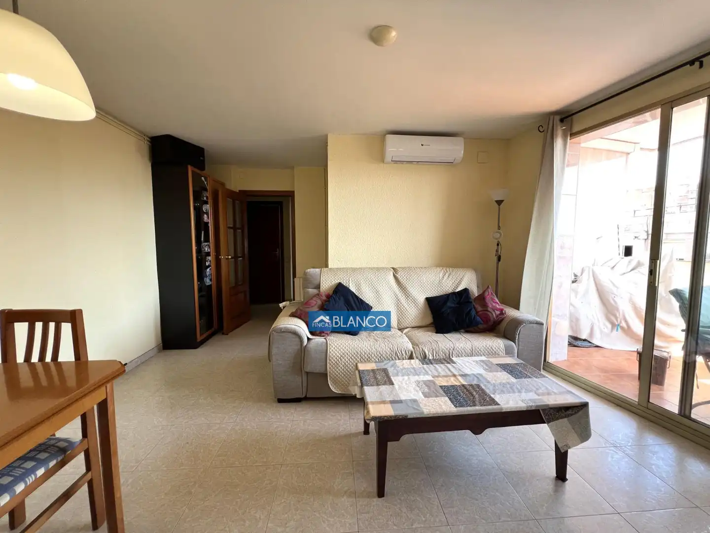 Sala d'estar de Pis en venda en Cornellà de Llobregat amb Aire condicionat, Calefacció i Balcó