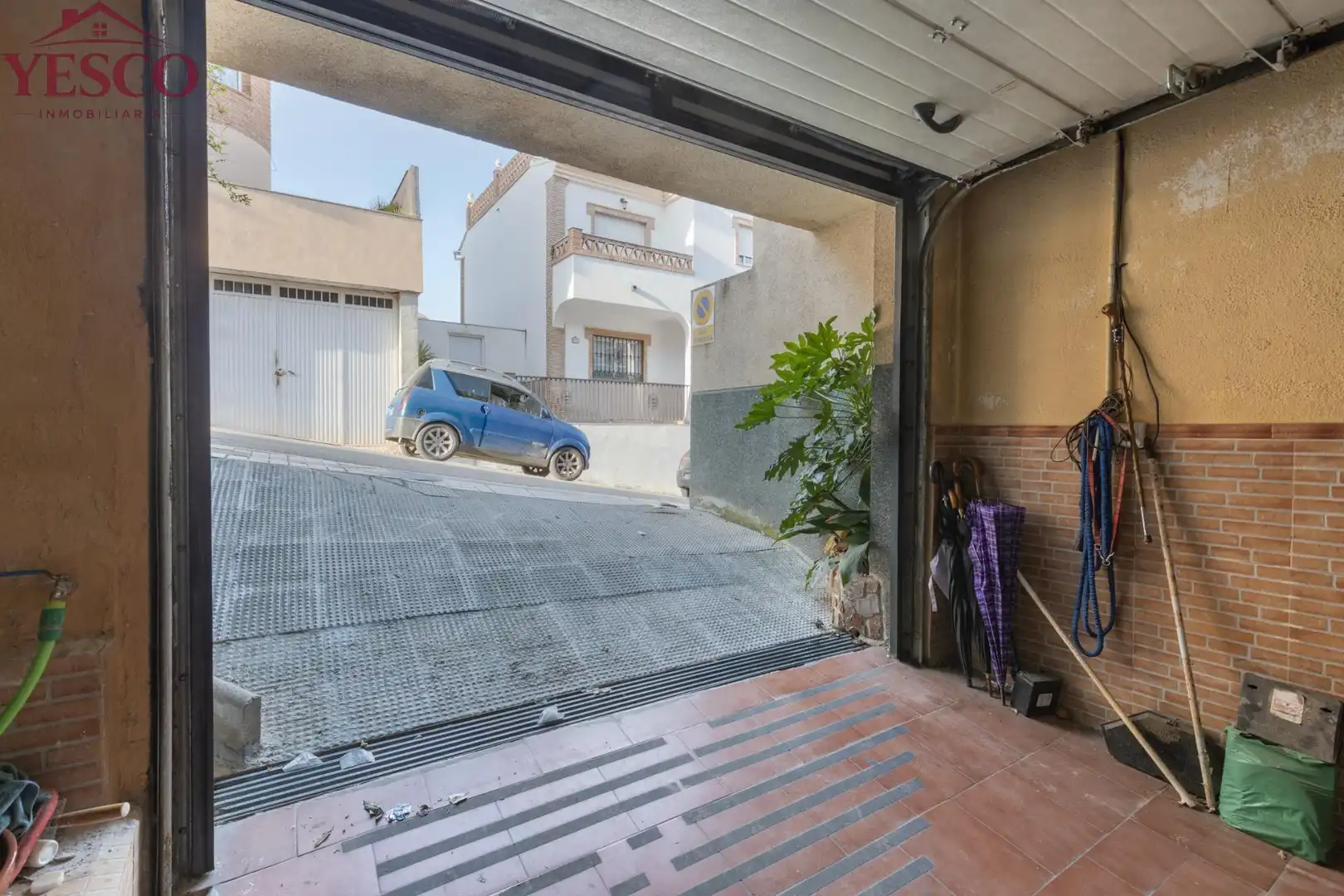 Vista exterior de Casa adosada en venta en Güevéjar con Calefacción, Terraza y Balcón
