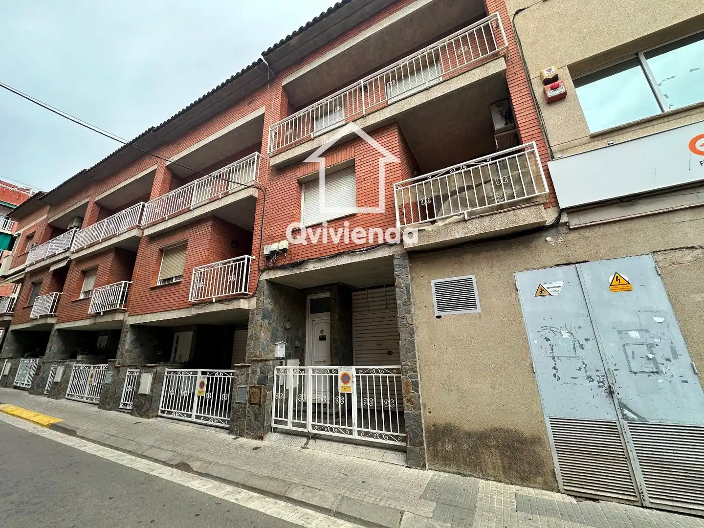 Vista exterior de Casa adosada en venta en Santa Perpètua de Mogoda con Trastero