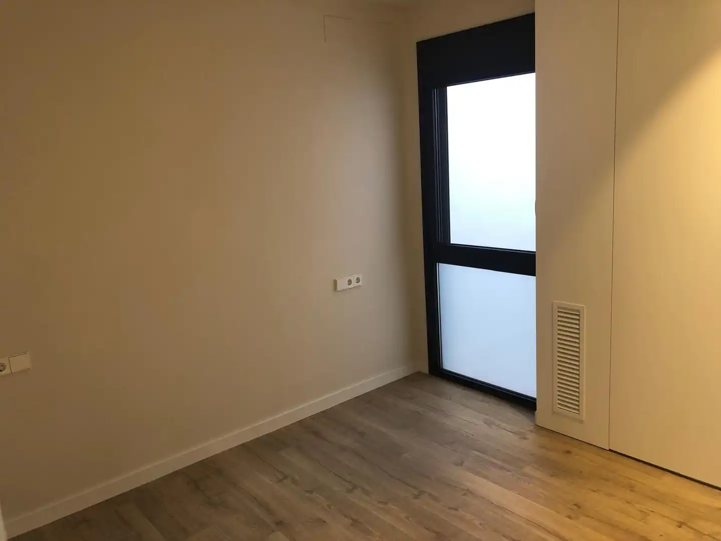 Dormitori de Pis de lloguer en Girona amb Aire condicionat, Calefacció i Parquet