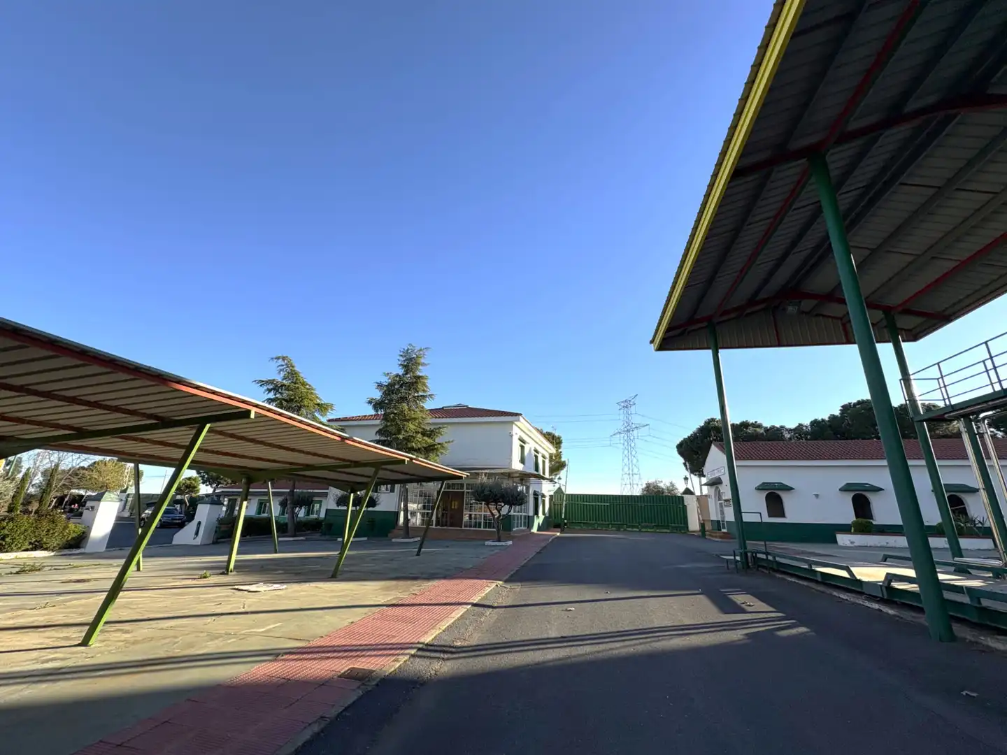 Parking de Nave industrial en venta en Cedillo del Condado con Alarma