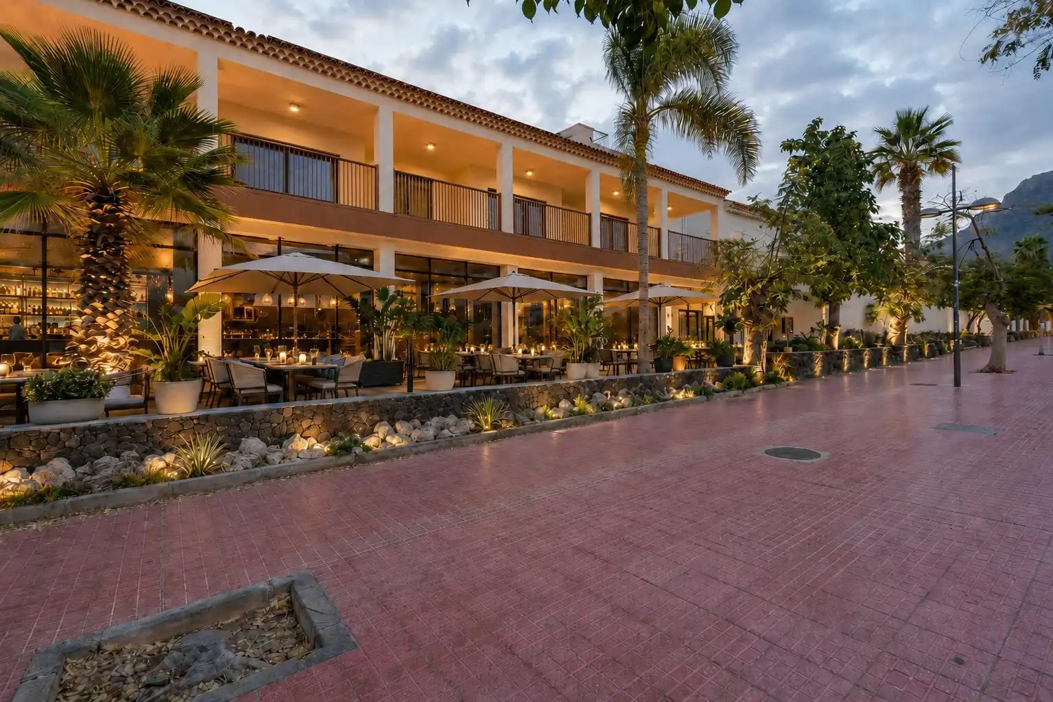 Local de alquiler en Adeje con Terraza
