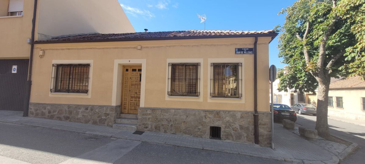 Vista exterior de Casa o xalet en venda en Segovia Capital amb Calefacció, Terrassa i Moblat