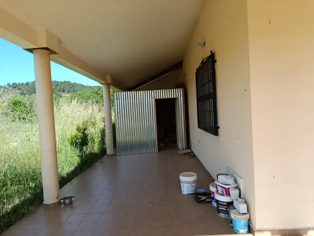 Vista exterior de Piso en venta en Teresa de Cofrentes