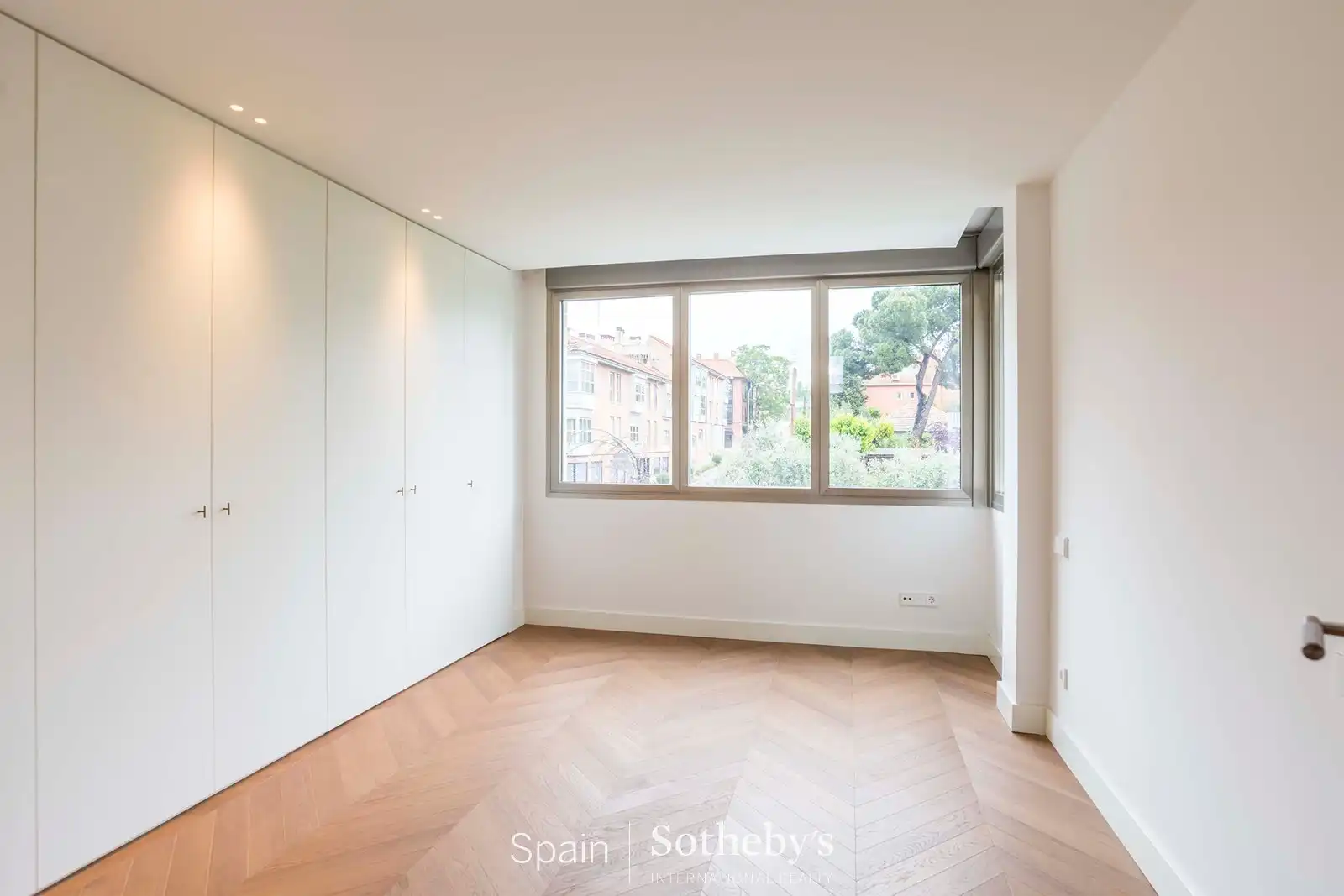 Dormitori de Casa adosada de lloguer en Madrid amb Aire condicionat, Calefacció i Jardí privat