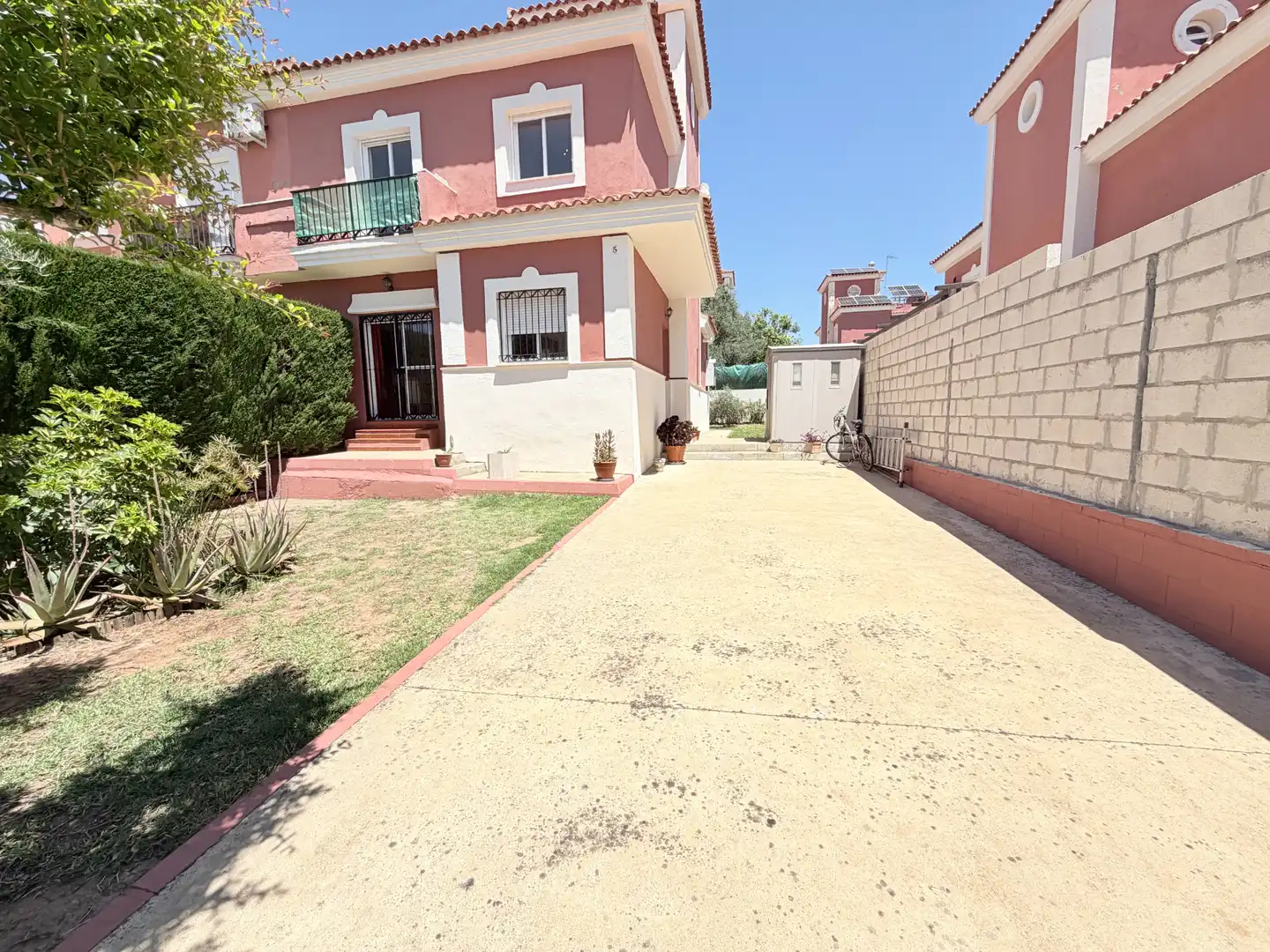 Casa adosada en venta en Calle las Marismas, Salteras