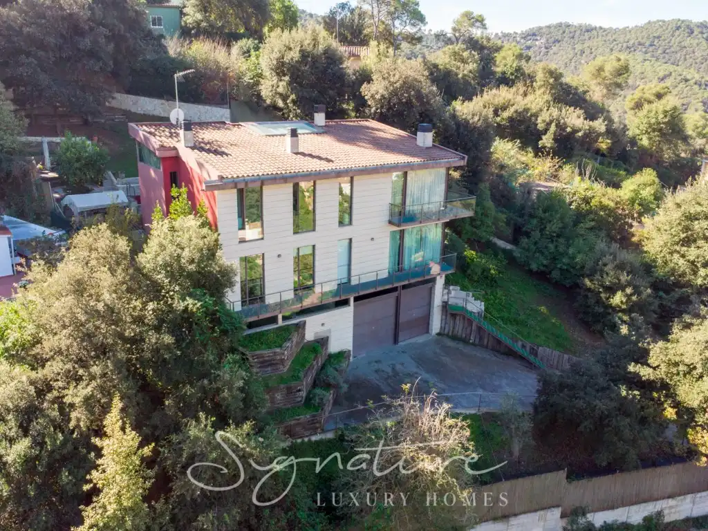 Vista exterior de Casa o chalet en venta en Barcelona con Aire acondicionado