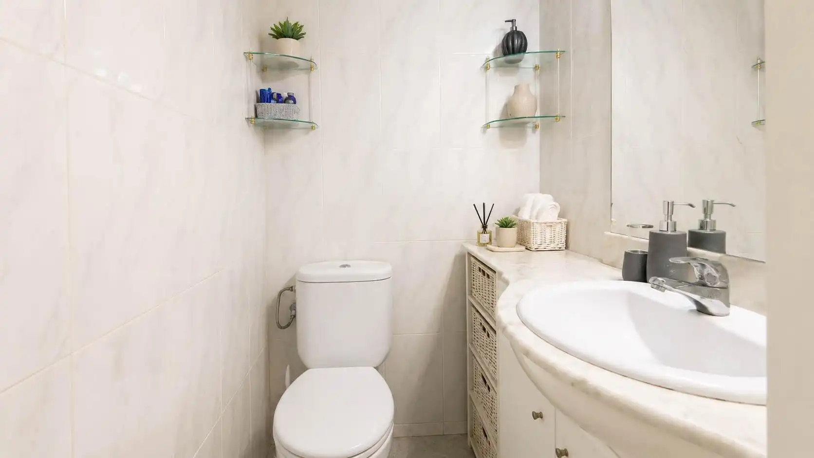 Bathroom of Flat for sale in Barcelona  with Air Conditioner, Heating and Parquet flooring