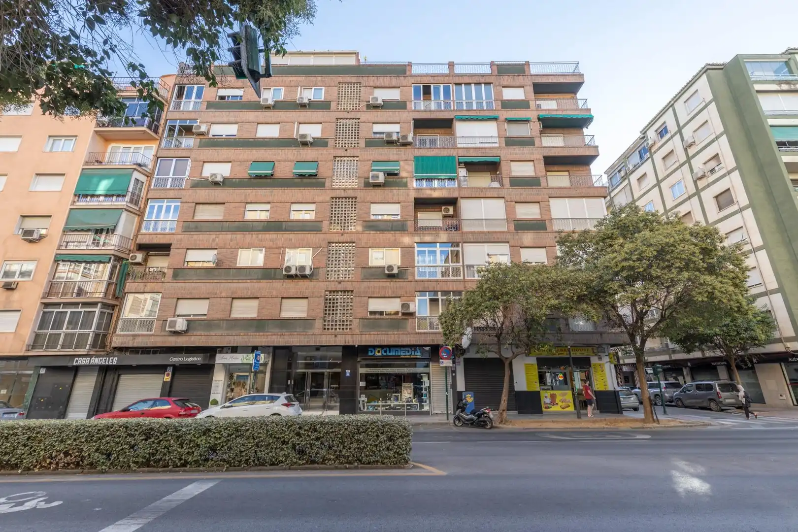 Vista exterior de Piso en venta en Granada con Calefacción y Balcón