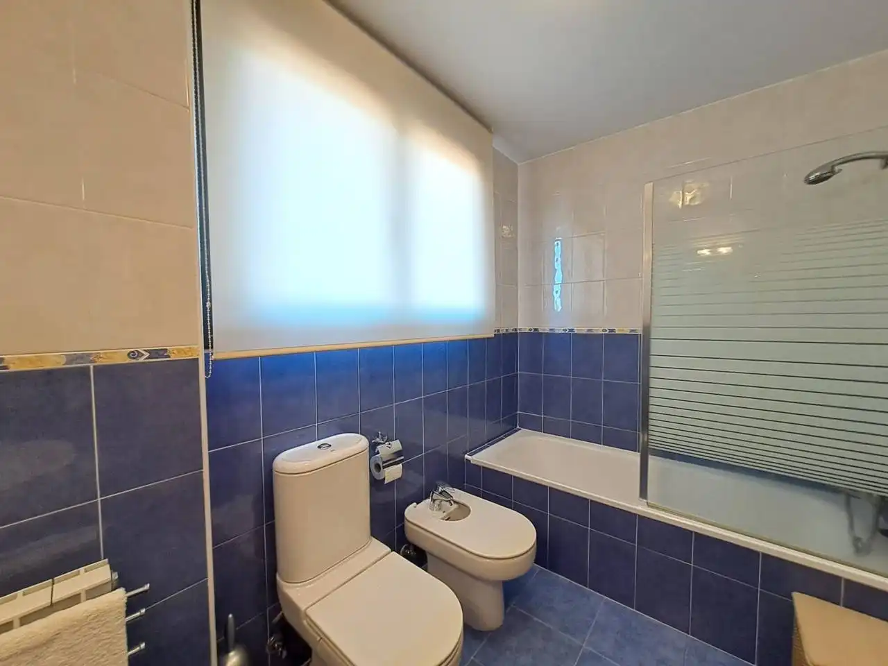 Bathroom of Houses for sale in Cardeñajimeno  with Heating, Private garden and Parquet flooring
