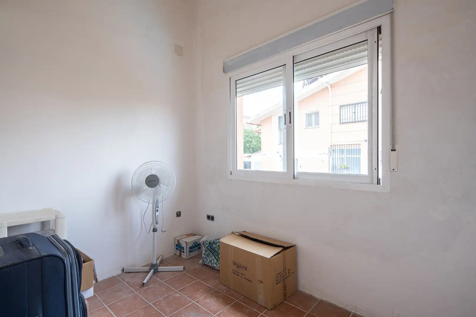 Dormitori de Casa adosada en venda en Huétor Vega amb Aire condicionat, Jardí privat i Terrassa