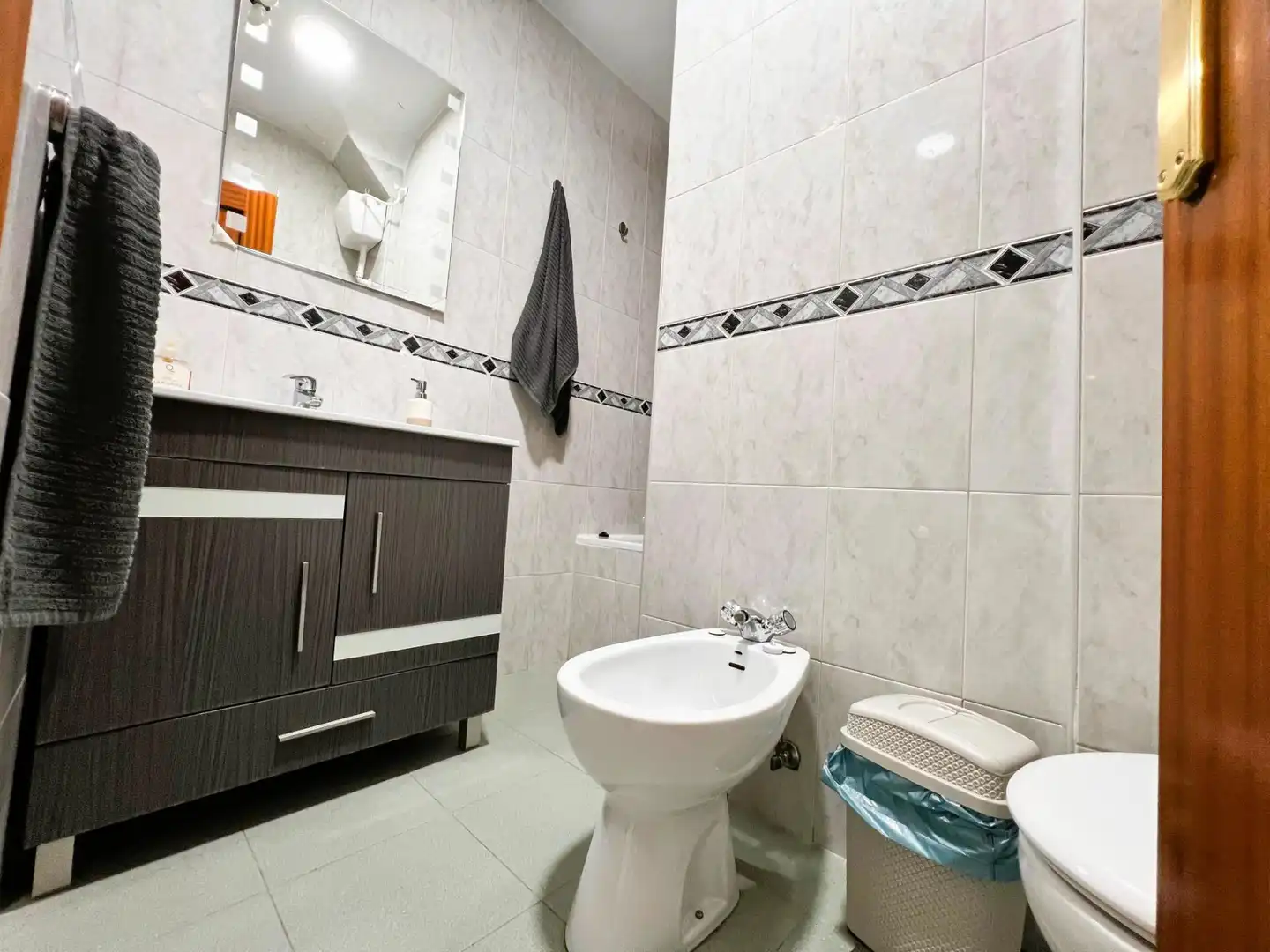 Baño de Piso de alquiler en Granada con Amueblado