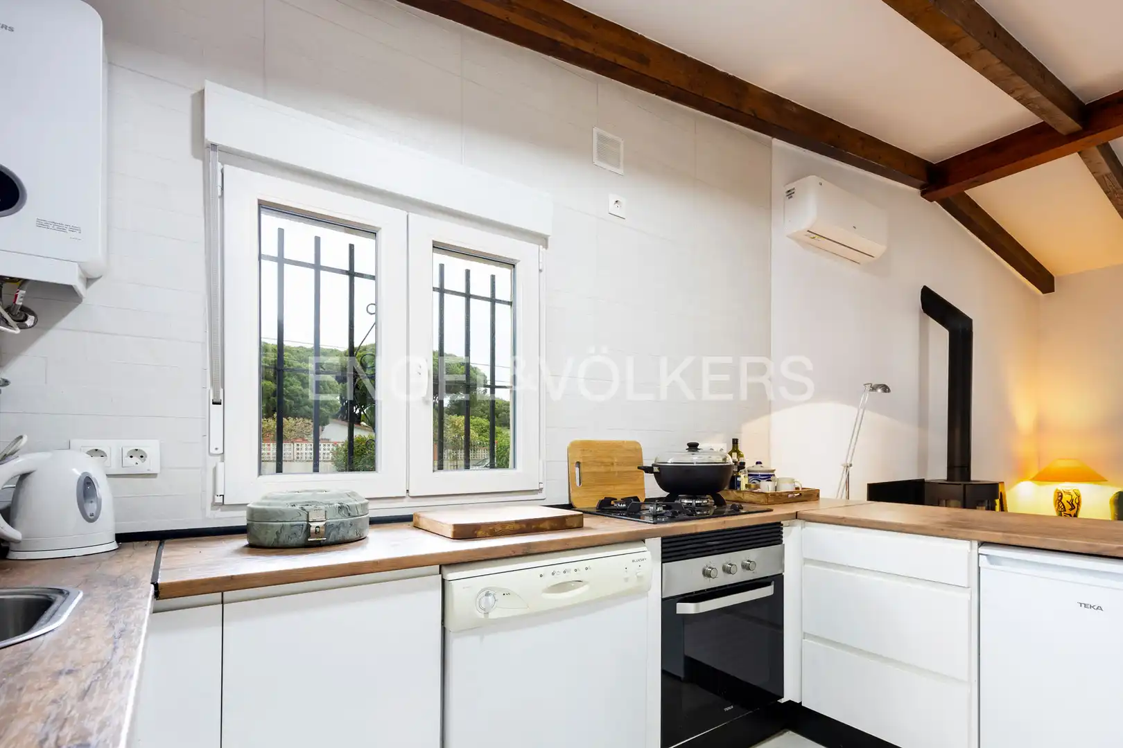 Kitchen of Houses for sale in Chiclana de la Frontera  with Air Conditioner, Heating and Private garden