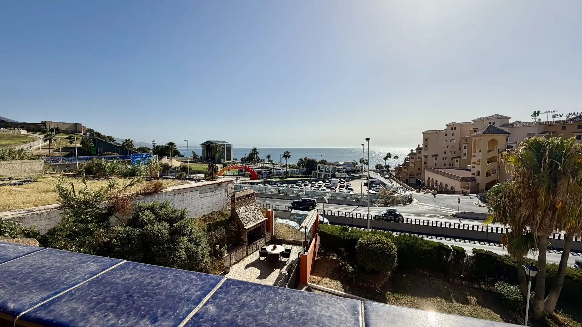 Außenansicht von Einfamilien-Reihenhaus zur Miete in Fuengirola mit Klimaanlage, Privatgarten und Terrasse