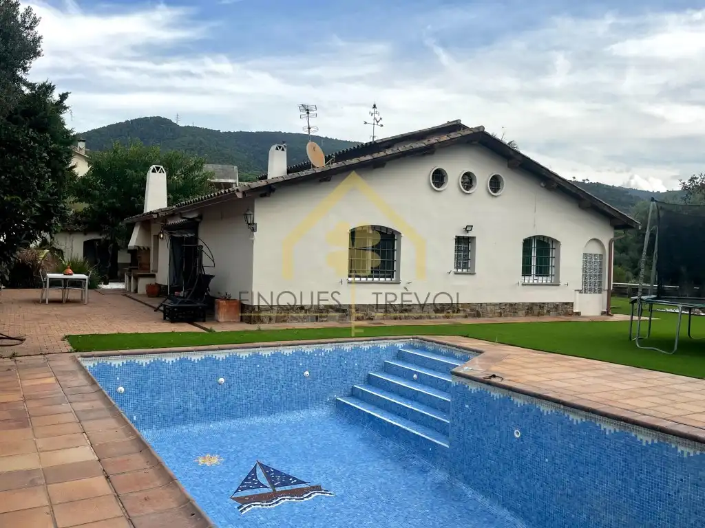 Piscina de Casa o xalet en venda en La Garriga