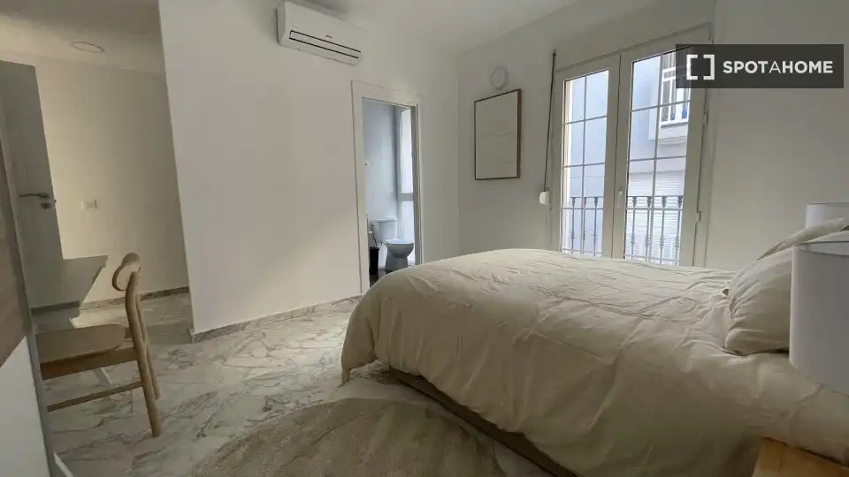 Habitación de Piso de alquiler en Málaga con Aire acondicionado, Calefacción y Amueblado