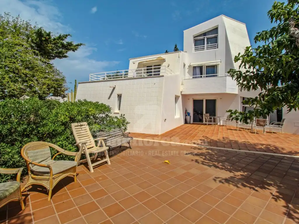 Vista exterior de Casa o xalet en venda en Es Castell amb Aire condicionat, Calefacció i Jardí privat