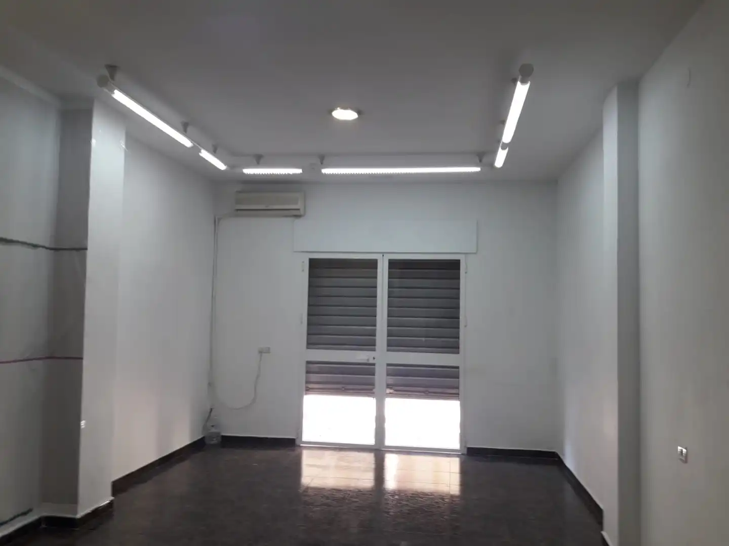 Locale commerciale in vendita a Calle Robinson Crusoe 22