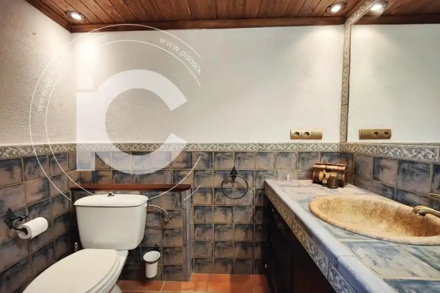 Baño de Casa o chalet de alquiler en Huétor Vega con Aire acondicionado y Jardín privado