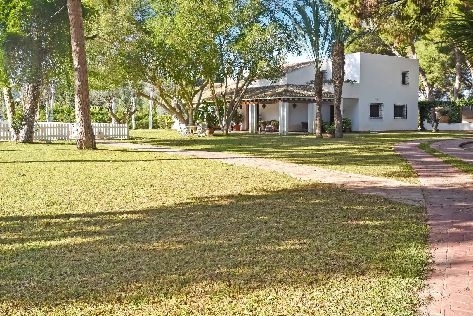 Jardí de Casa o xalet en venda en Alicante / Alacant amb Calefacció, Terrassa i Traster