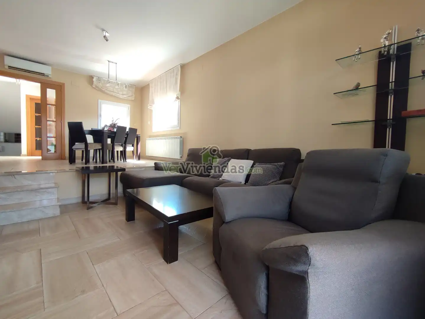Sala d'estar de Casa o xalet en venda en Cerdanyola del Vallès amb Aire condicionat, Calefacció i Jardí privat