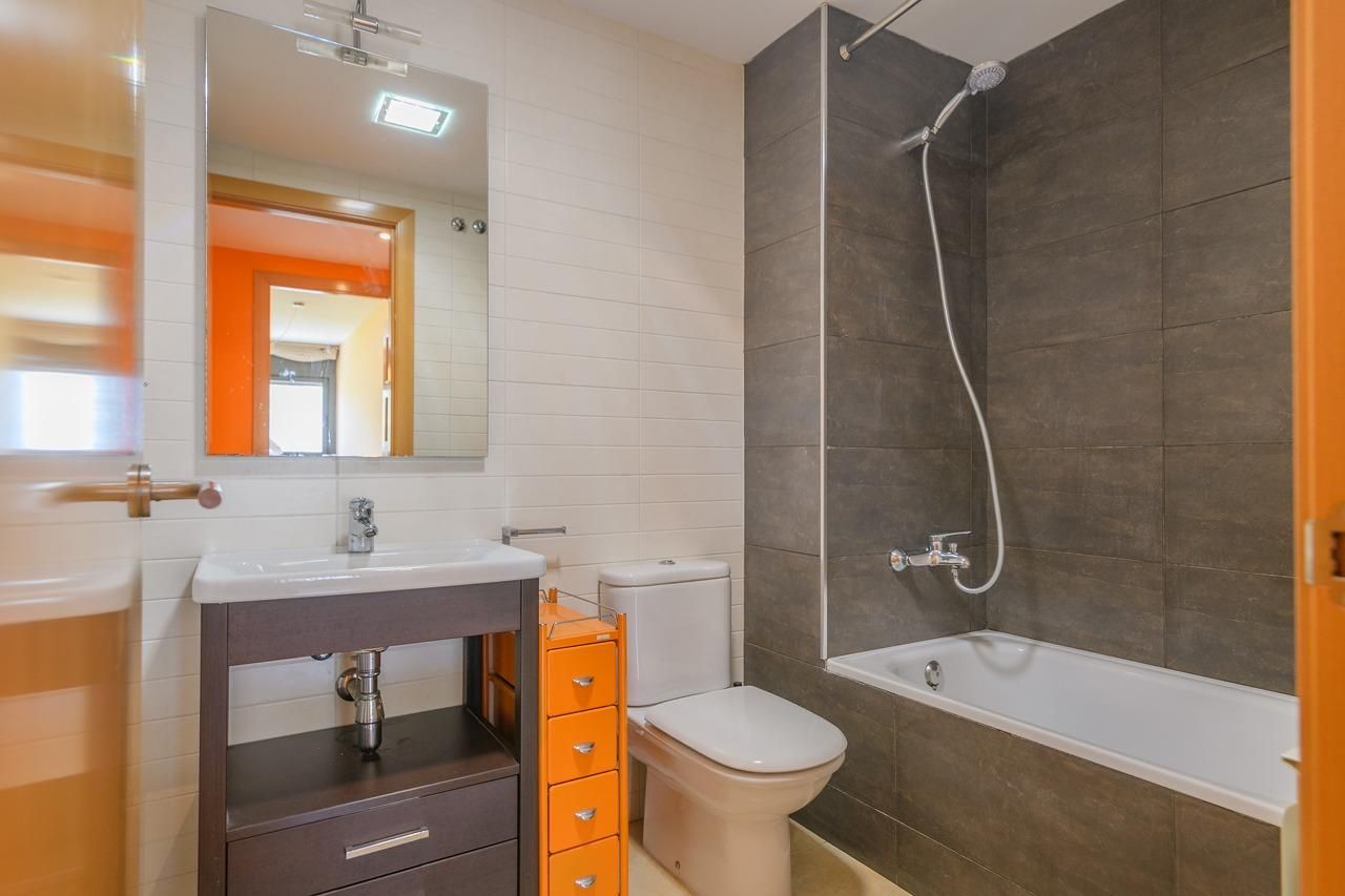 Badezimmer von Wohnung zum verkauf in El Pont de Vilomara i Rocafort mit Heizung und Balkon