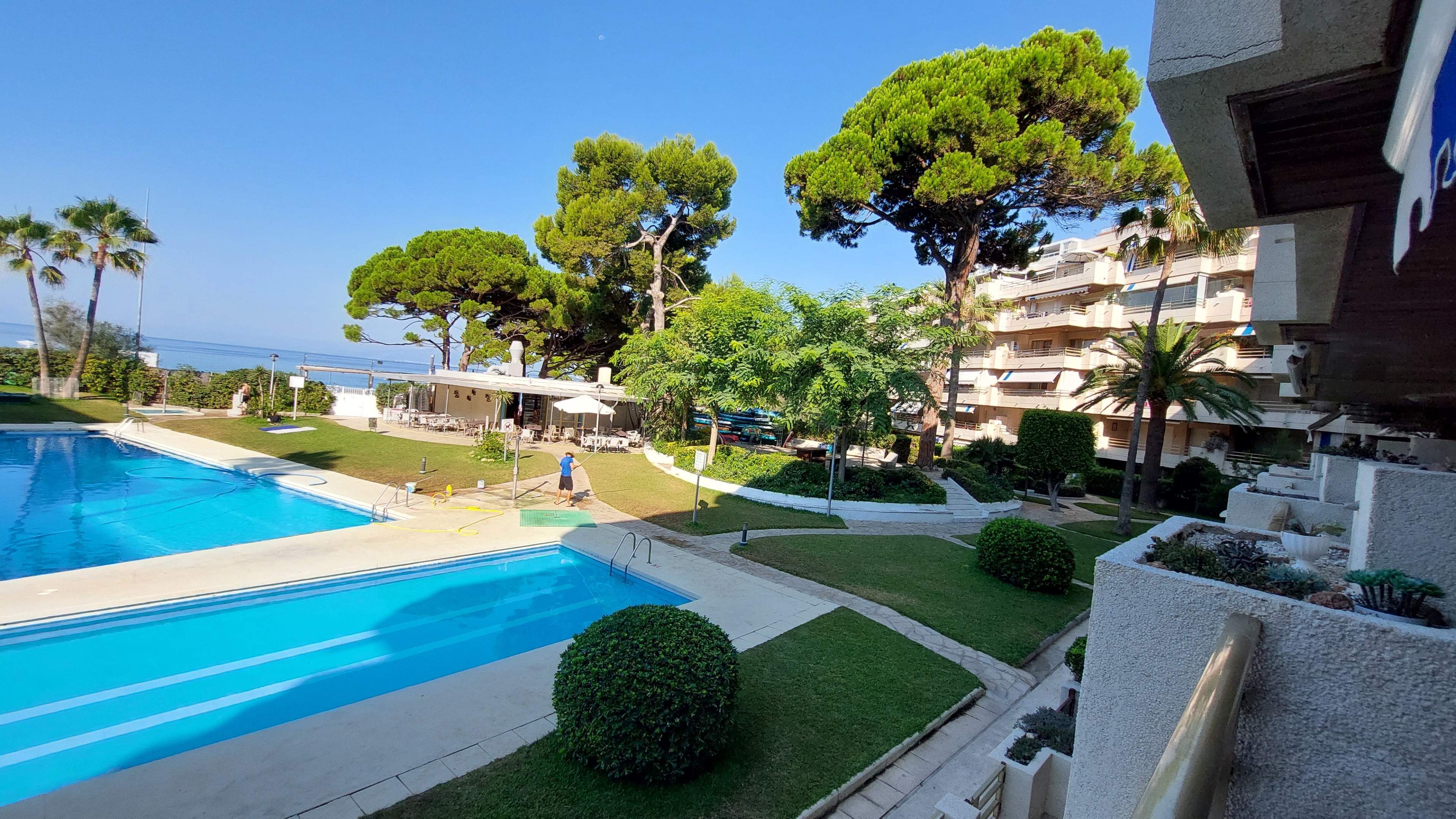 Piscina de Apartament en venda en Salou amb Jardí privat, Terrassa i Piscina comunitària