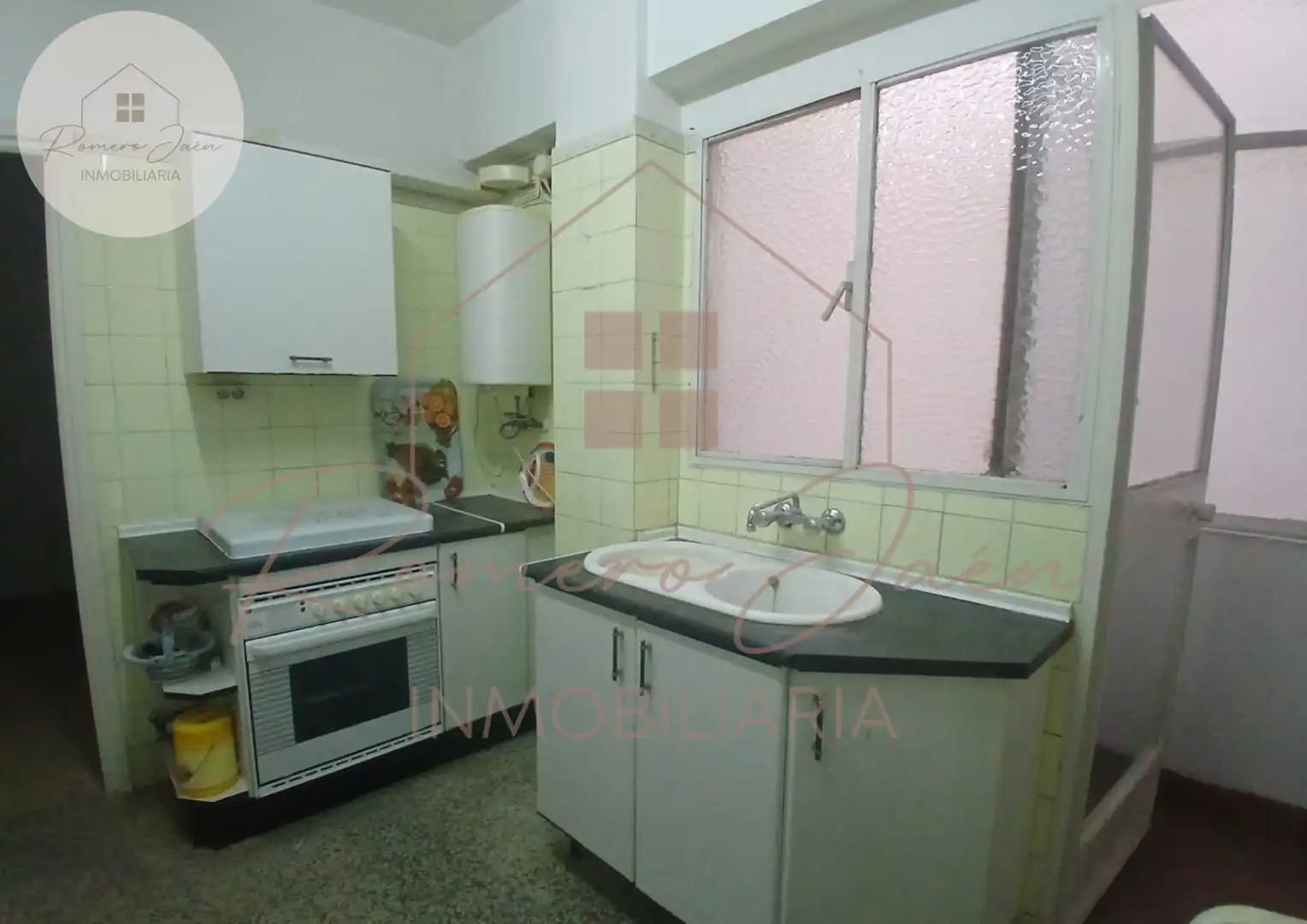 Cocina de Piso en venta en Jaén con Terraza y Trastero