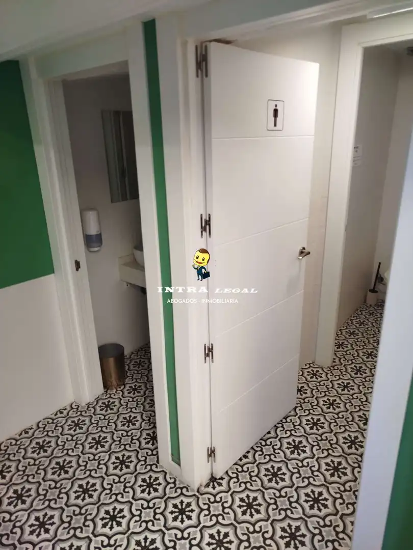 Badezimmer von Geschaftsraum zur Miete in Salamanca mit Klimaanlage, Terrasse und Möbliert