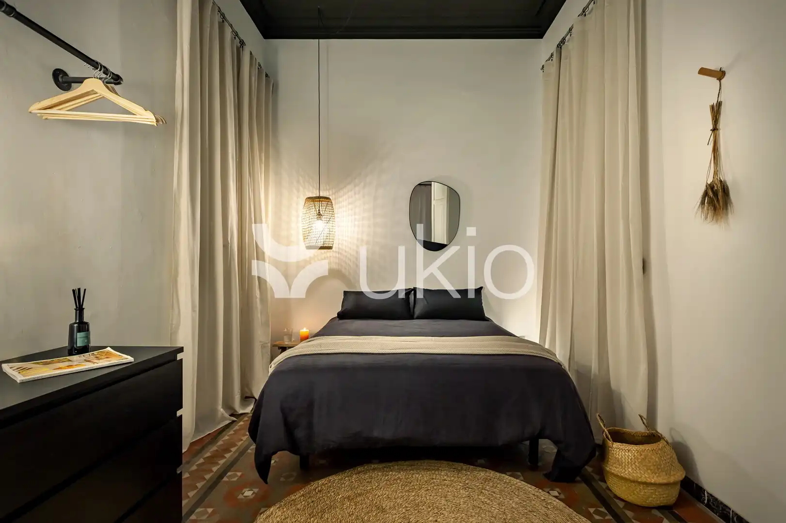 Dormitori de Apartament de lloguer en Barcelona amb Terrassa, Moblat i Forn
