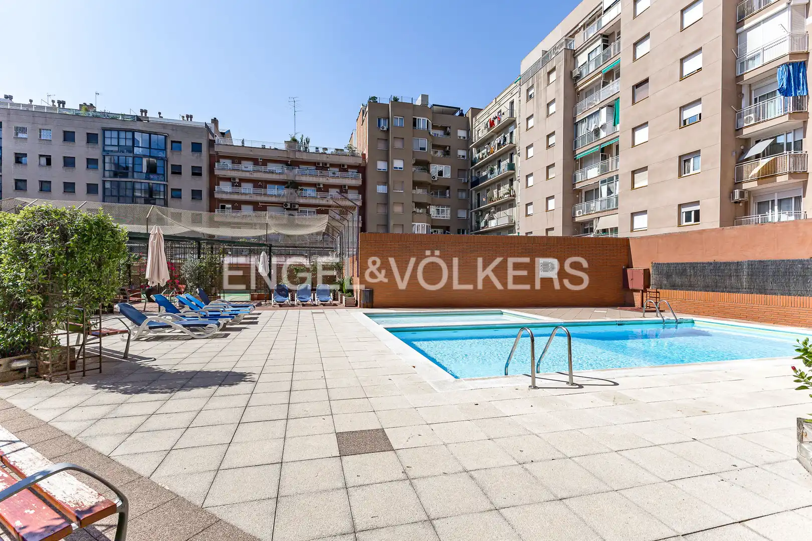 Swimming pool of Attic for sale in Barcelona  with Air Conditioner, Heating and Private garden