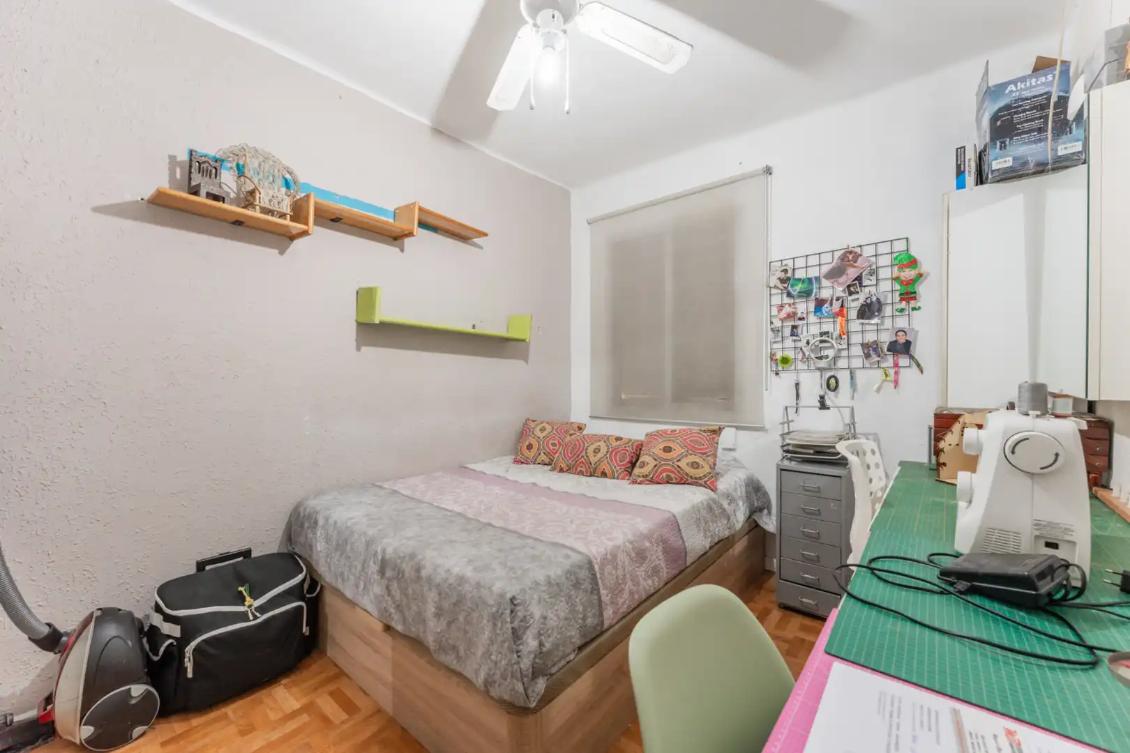 Habitación de Piso en venta en Badalona con Parquet y Balcón