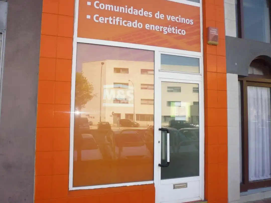 Geschaftsraum zur Miete in  Pamplona / Iruña mit Möbliert