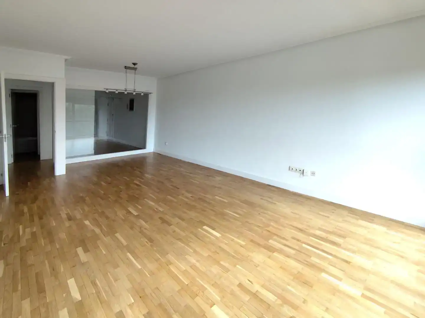 Sala d'estar de Pis en venda en Donostia - San Sebastián  amb Balcó