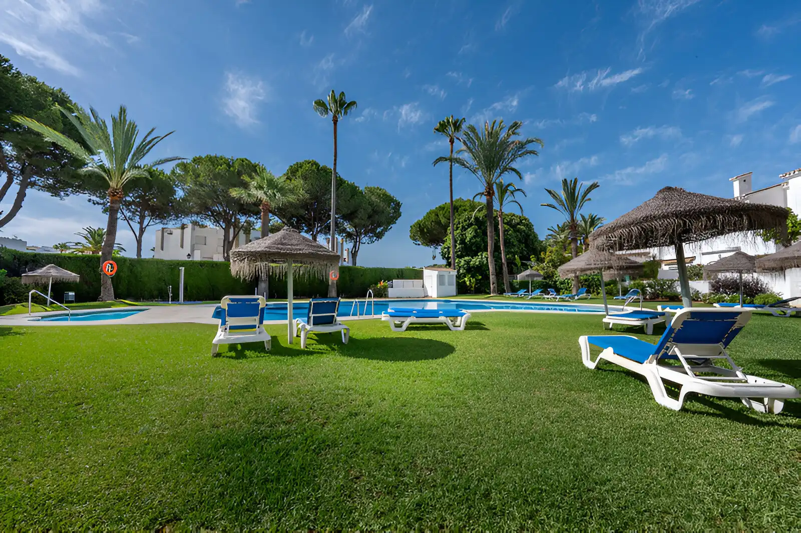 Piscina de Casa adosada en venda en Marbella amb Calefacció, Terrassa i Piscina