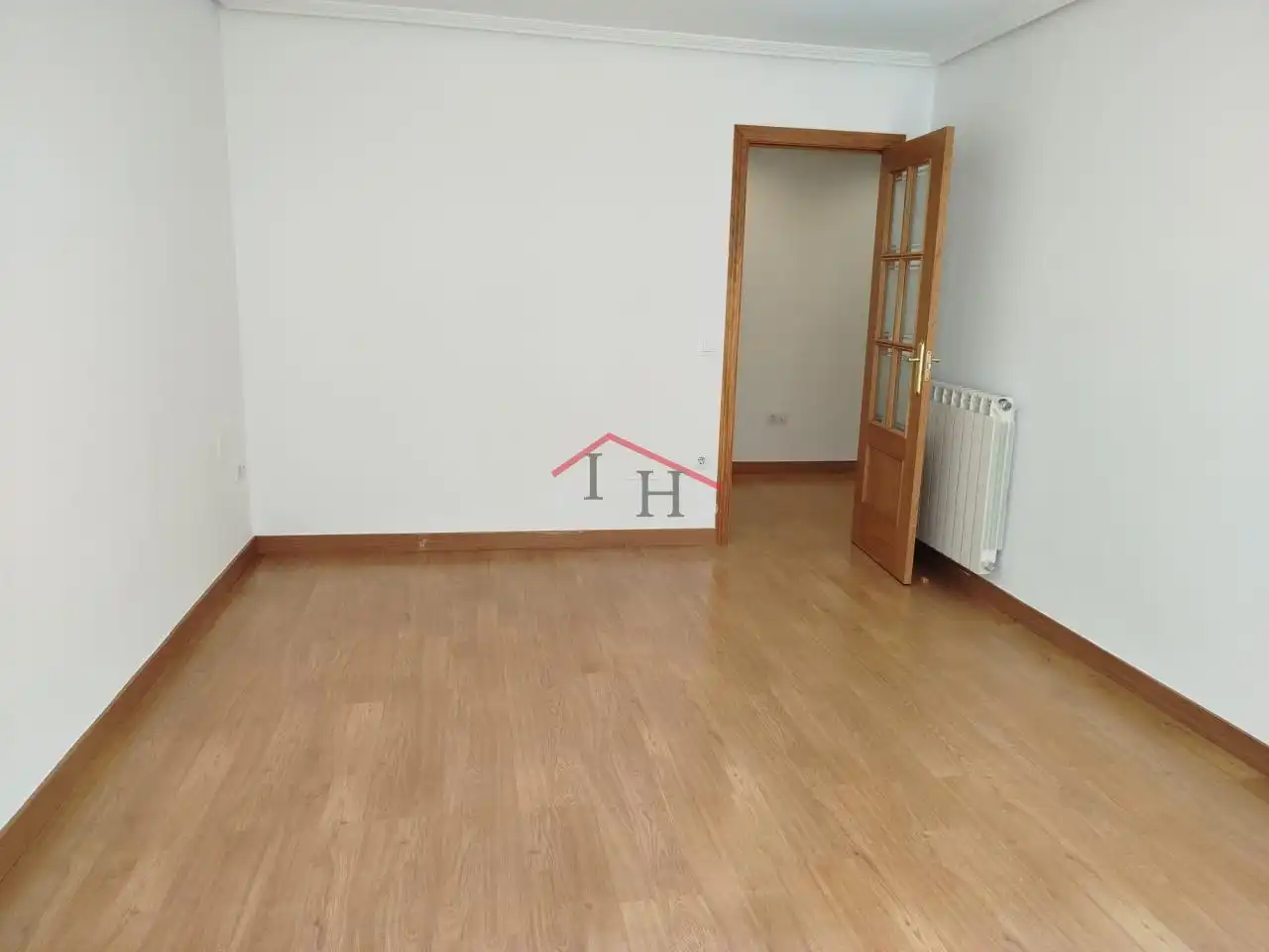 Sala d'estar de Pis de lloguer en León Capital  amb Calefacció, Parquet i Terrassa
